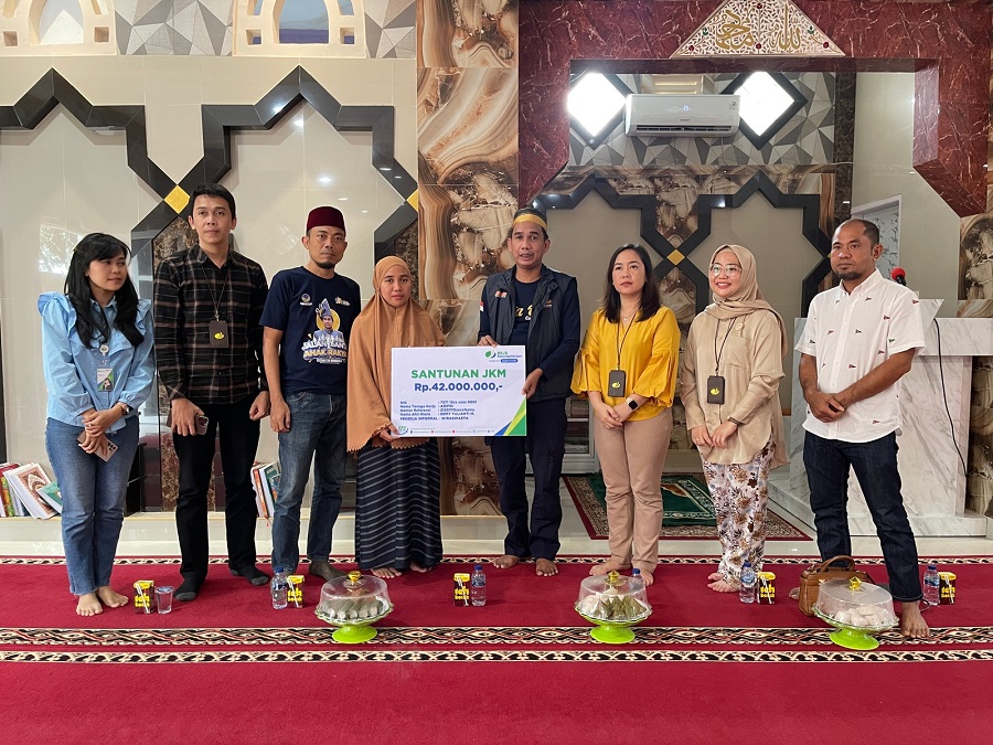 Ketua DPRD Rudianto Lallo Bersama BPJS Ketenagakerjaan Serahkan Santunan JKM